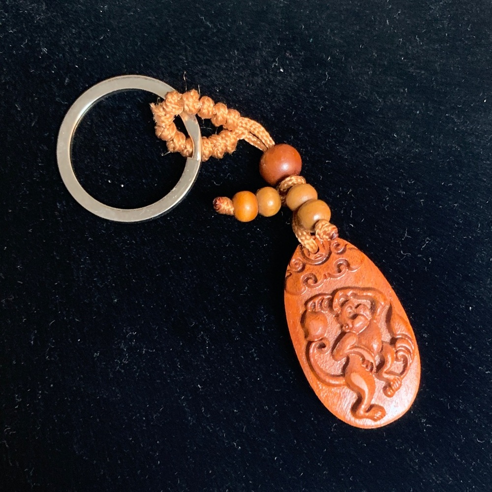 Handmade Elegant Brown Wood Keychain with Carved Design.Brand new.Great gifts.🎁 - Picture 4 of 4